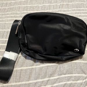 Lululemon wear everywhere belt bag